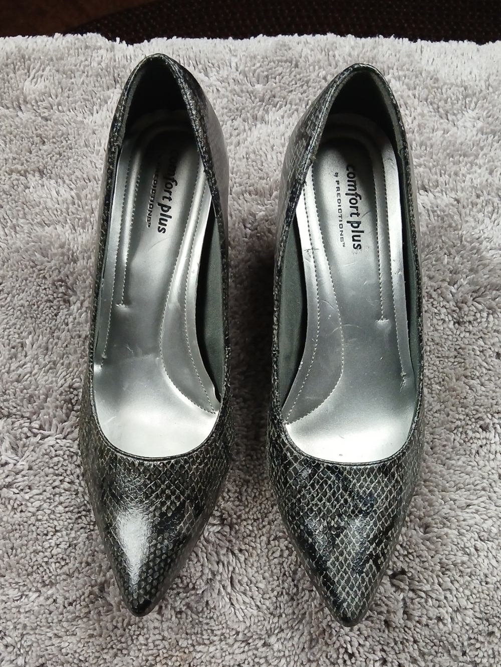 Comfort Plus by Predictions Gray Snakeskin Pointed Toe Pumps Heels Size 8.5